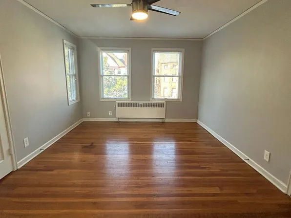 Hillside Court Apartments (3107 Chicago St.), 3107 Chicago St APT 211, Omaha, NE 68131