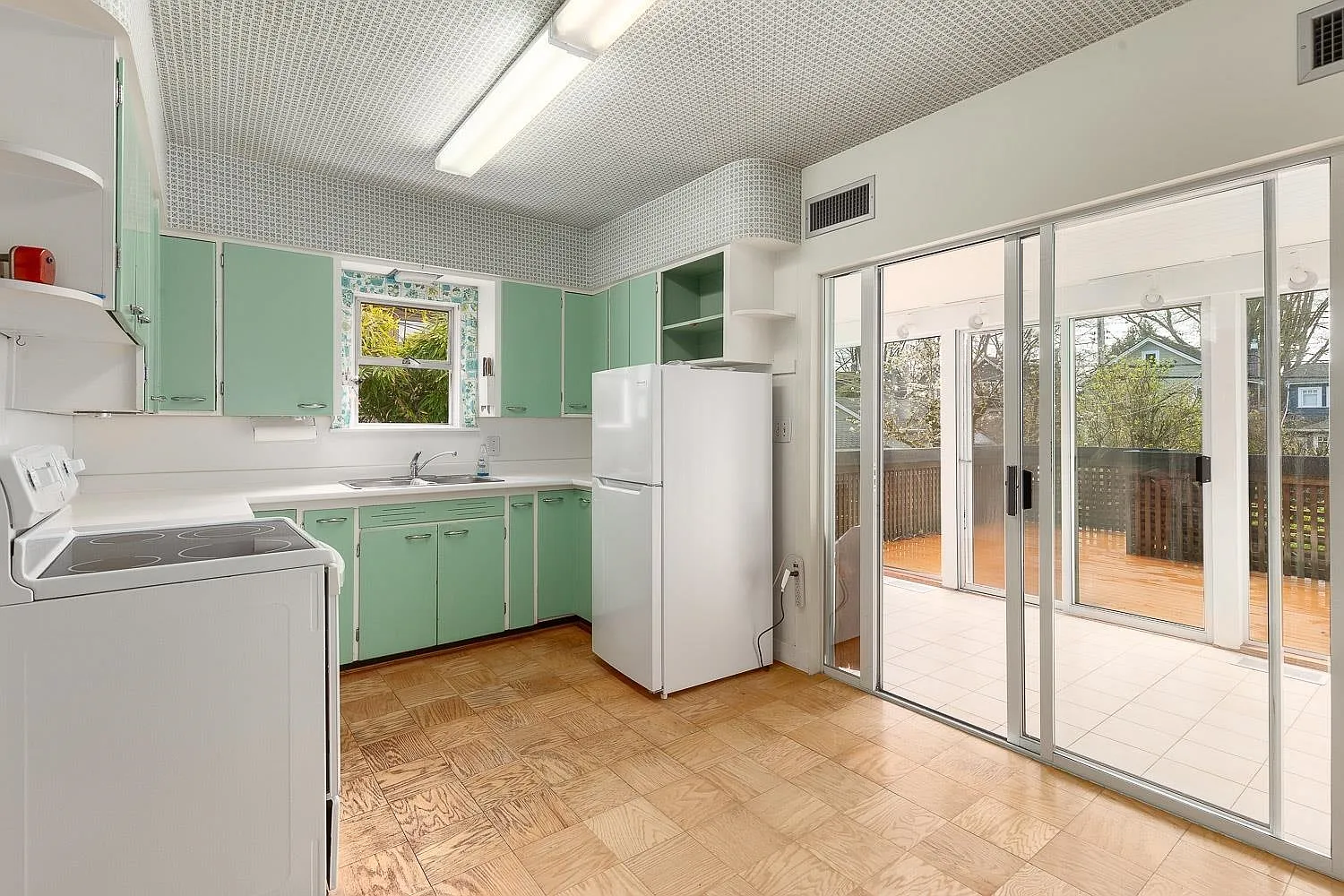 8 bed, 4000 sqft, $6,980 — Photo 4