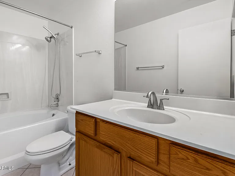 1525 W Burgess Ln — Photo 15