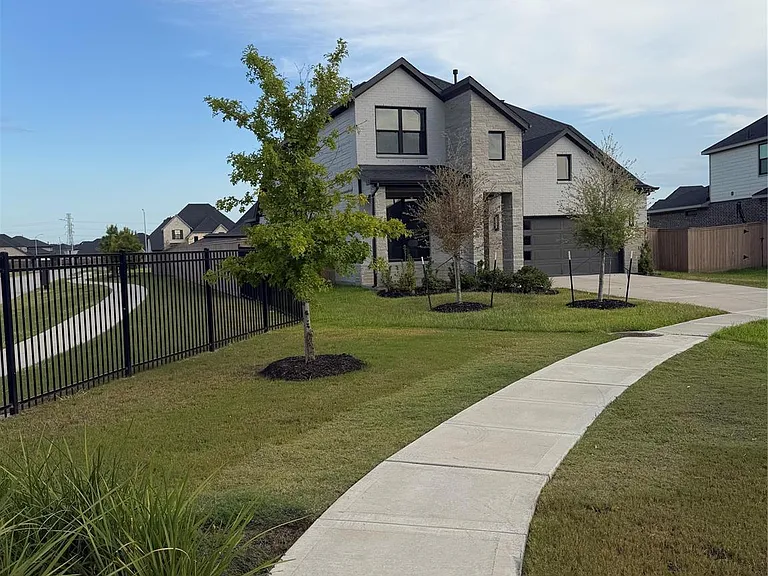 25302 Rothesay Ln — Photo 6