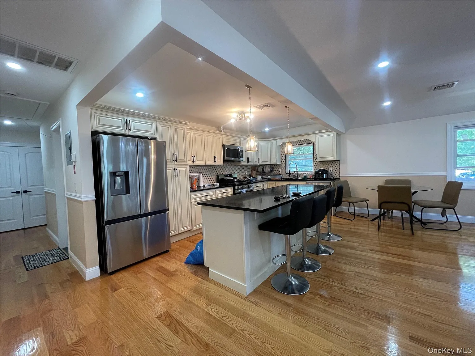 5 bed, 3.0 bath, 1798 sqft, $5,500 — Photo 1
