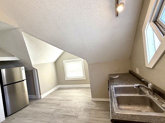5th image of 3830 Warwick Blvd APT 3