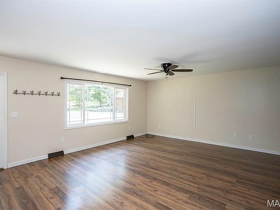 4th image of 602 Wildwood Ln