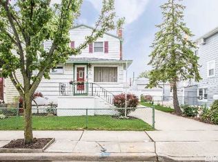 36 Newport Rd, Island Park, NY 11558