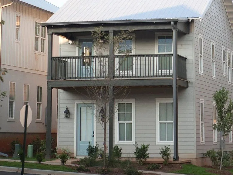 3BR Cottage w/ Balcony Standalone