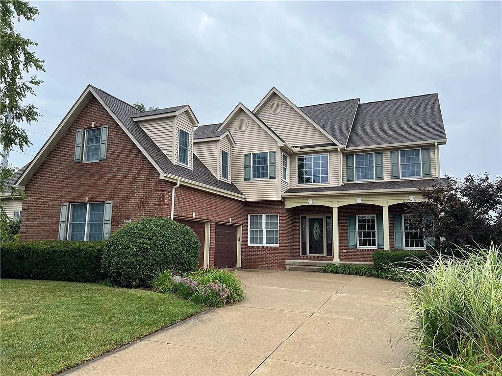854 Fairway Dr photo 1