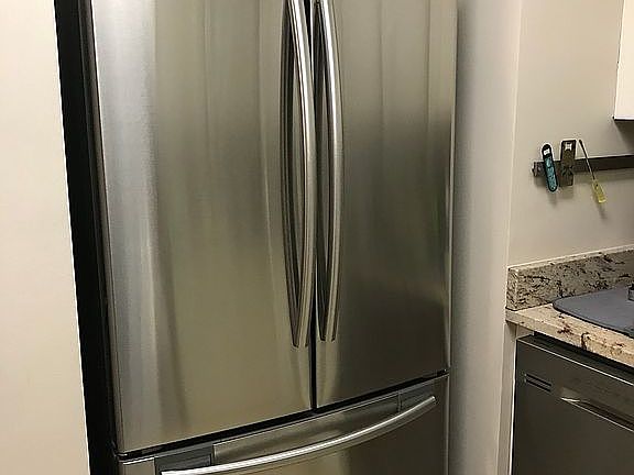 2nd image of 360 E 72nd St APT B1211
