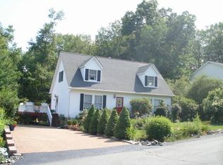 211 Vandermark Dr, Milford, PA 18337