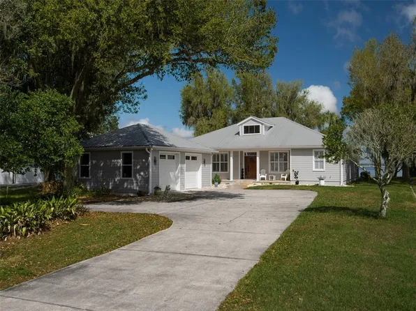 12495 SE Sunset Harbor Rd, Weirsdale, FL 32195