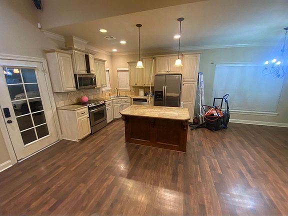 2nd image of 114 Bentwater Dr