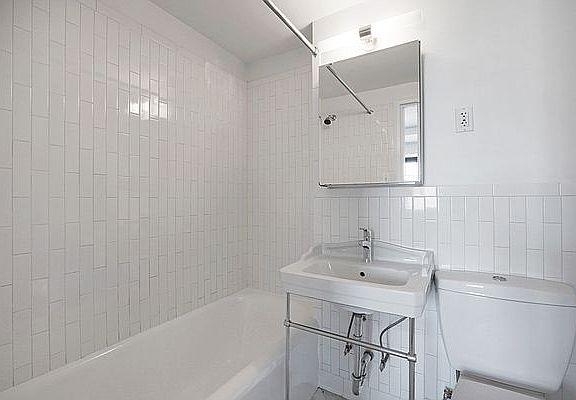 4th image of 160 W 71st St APT 10G
