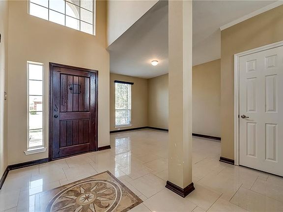4th image of 5832 Lorenzo Dr