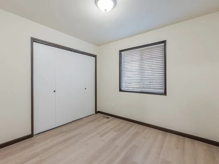730 E Gregory Ln — Photo 16