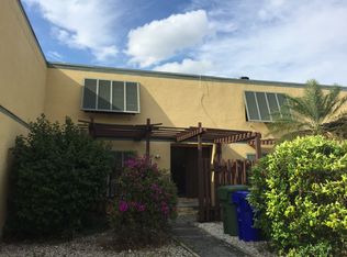 10851 N Golfview Dr, Pembroke Pines, FL 33026