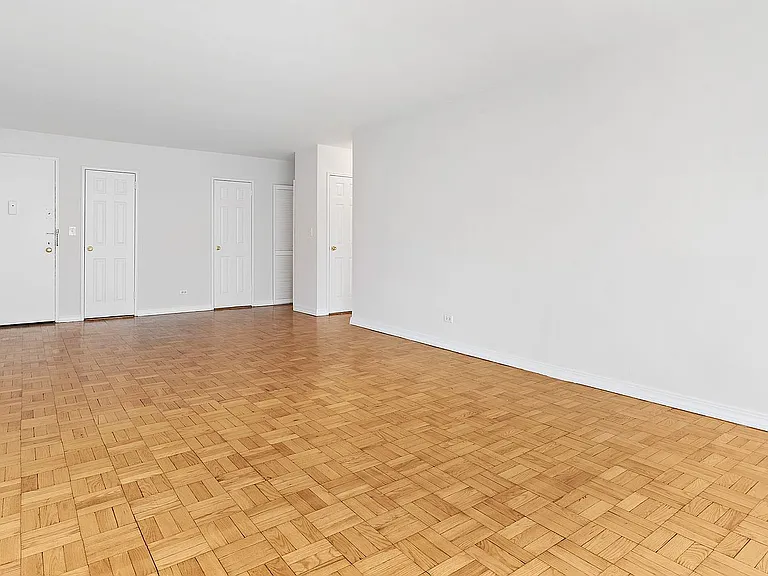 200 E 15th St #7D — Photo 4