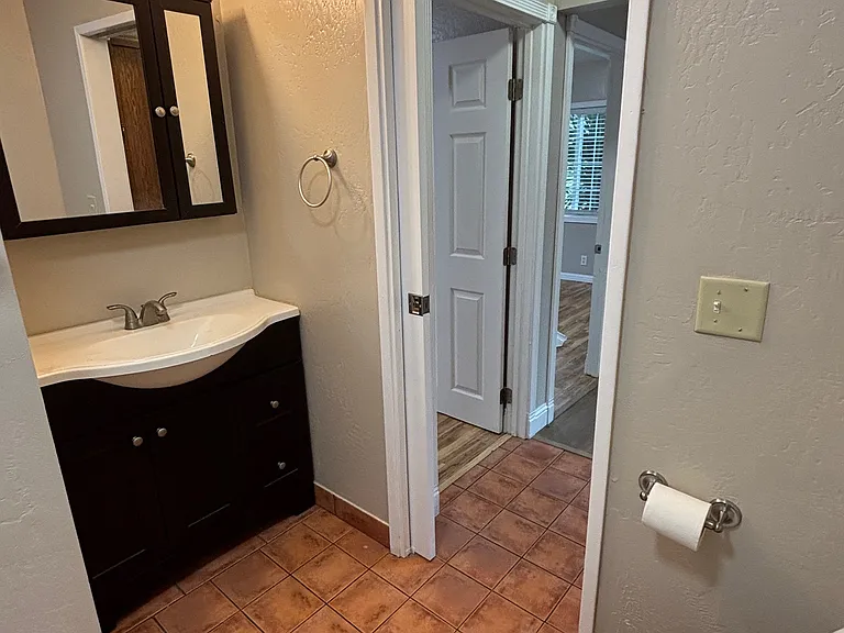 4368 Lewis Ave — Photo 2