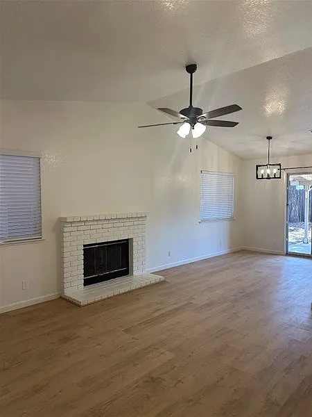 3 bed, 2.0 bath, 1063 sqft, $2,295 — Photo 3
