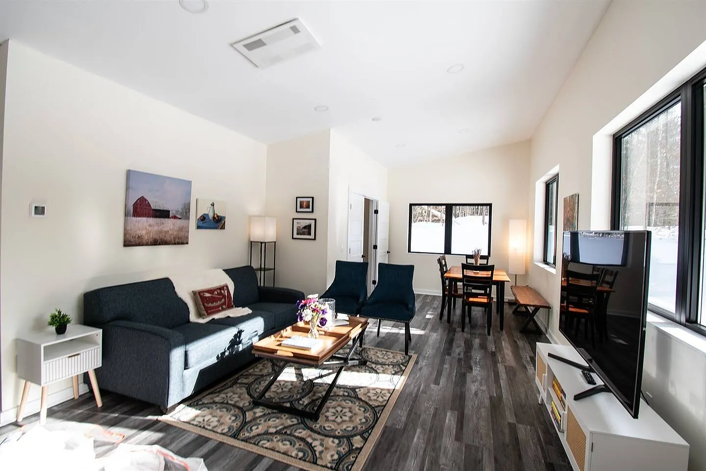 2 bed, 1.5 bath, 960 sqft, $5,750 — Photo 2