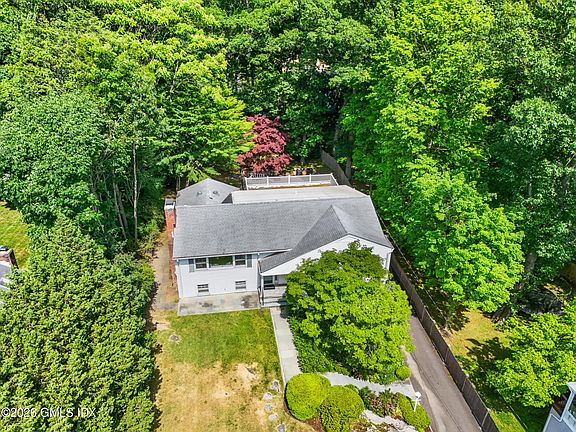 3rd image of 33 Sachem Rd