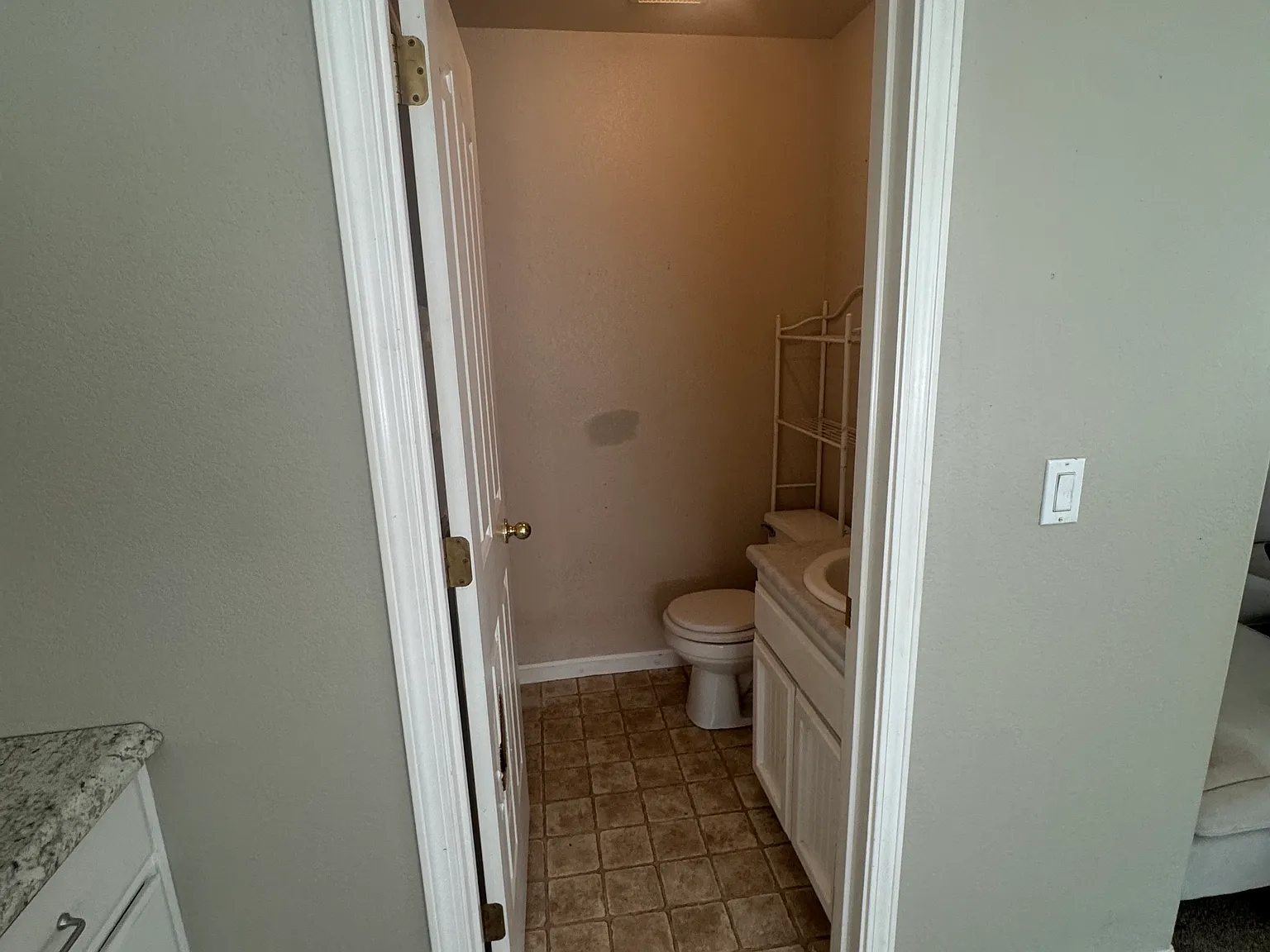 Studio, 410 sqft, $1,200 — Photo 2
