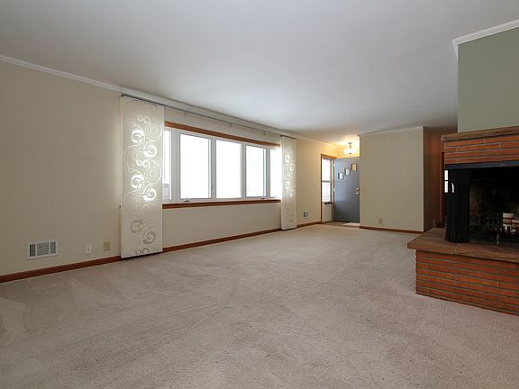 3rd image of 12223 Woodside Ct