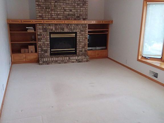 Living room/gas fireplace