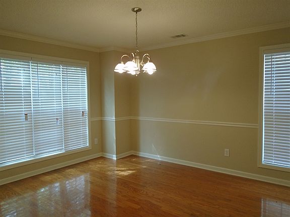 3rd image of 800 Rock Ln