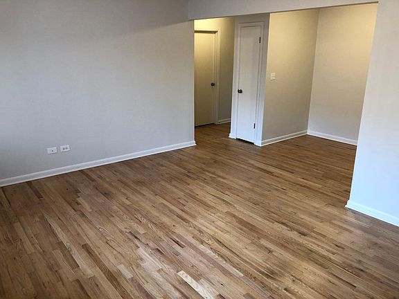 5th image of 6008 N Winthrop Ave #302
