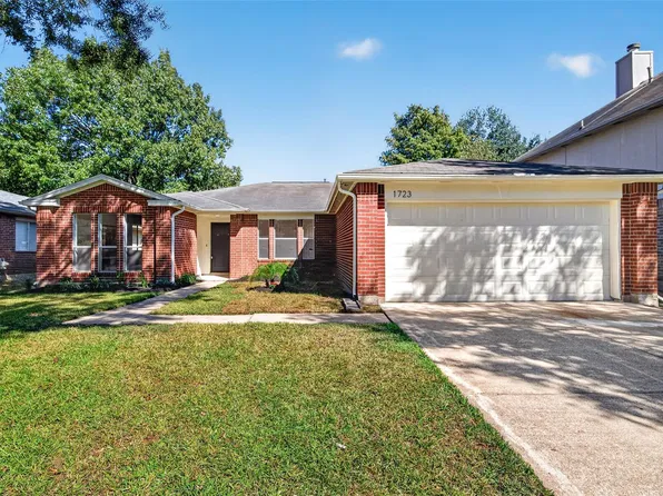 1723 Oak Ridge Dr, Kemah, TX 77565