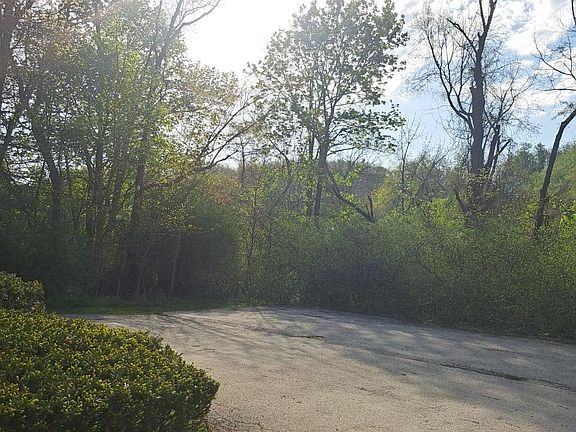 3rd image of 330 Willow Ave