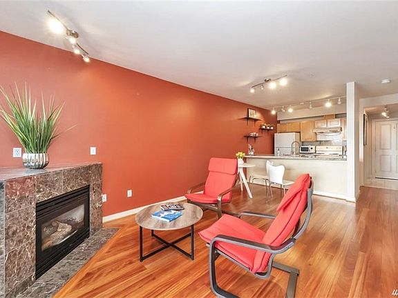3rd image of 300 110th Ave NE APT 506