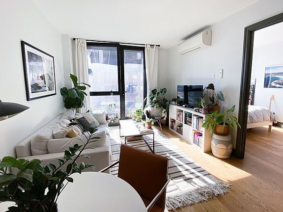 5th image of 26 West St APT 4S