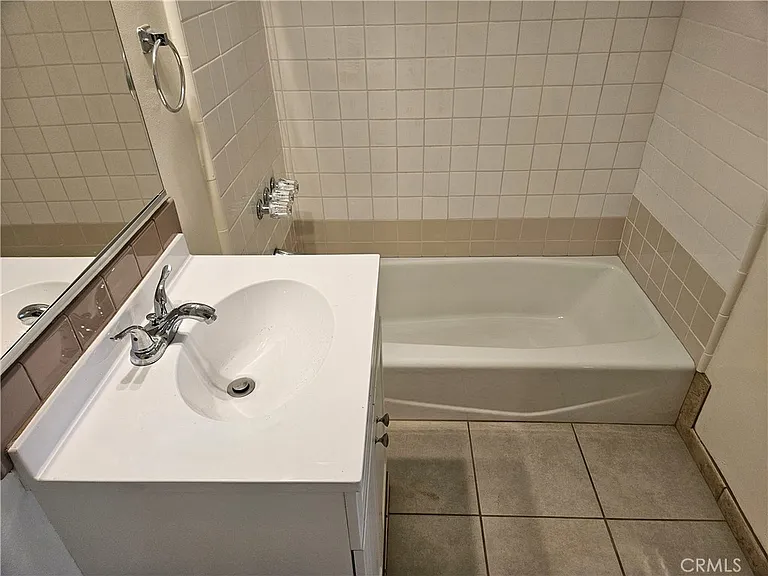 6907 White Oak Ave — Photo 26