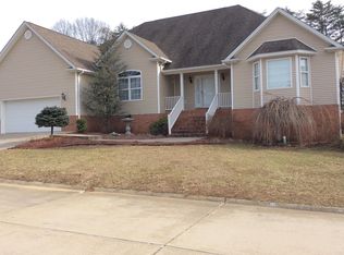 132 Applewood Dr, Ona, WV 25545