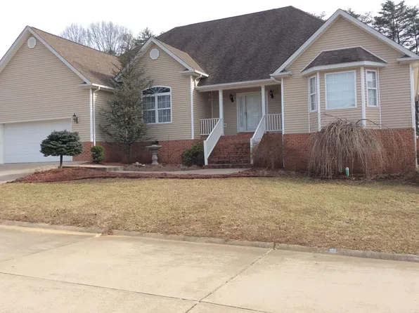 132 Applewood Dr, Ona, WV 25545