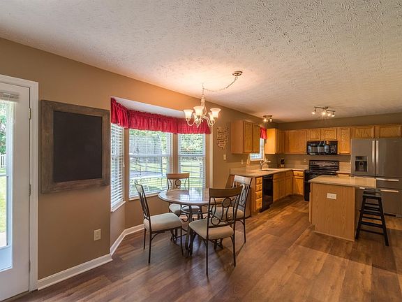 5th image of 880 Weeping Willow Ln