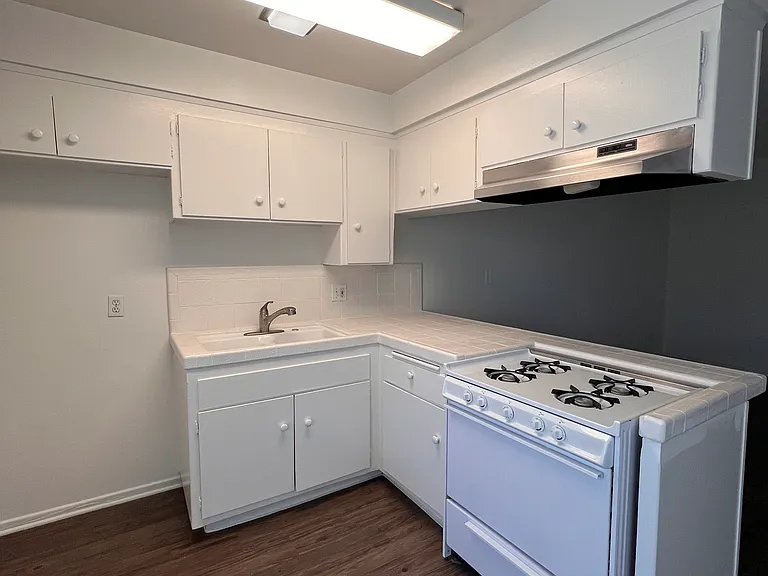 525 N Francisca Ave #6 — Photo 4