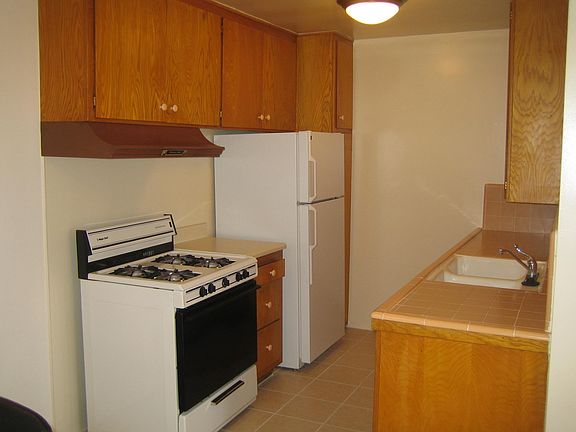4th image of 246 Bicknell Ave #5