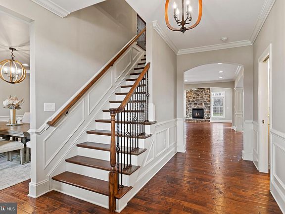 3rd image of 6 Antietam Ct