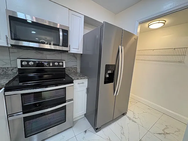 3 bed, 1.5 bath, 2304 sqft, $1,750 — Photo 2