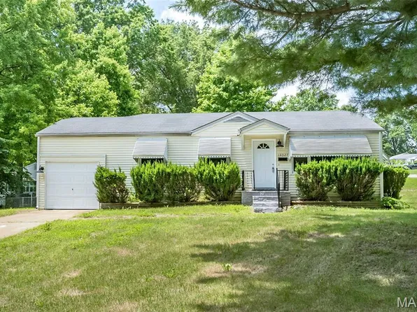 10327 Ashbrook Dr, Saint Louis, MO 63137