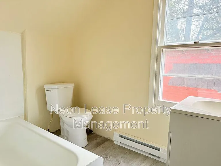 32715 Bi State Blvd #B — Photo 8