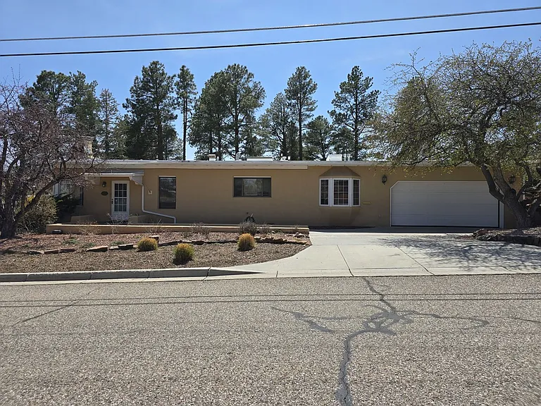 4557 Trinity Dr — Photo 35