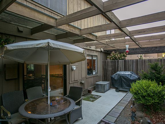 2nd image of 2282 Sierra Blvd APT E