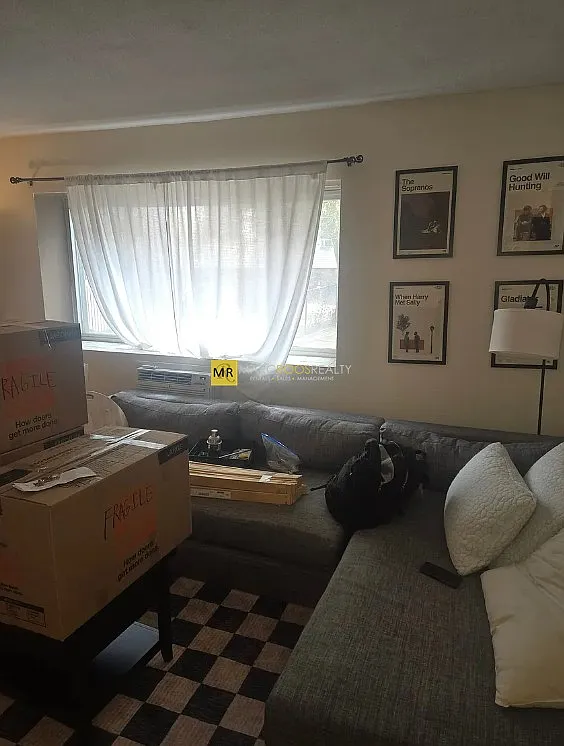 2 bed, 1.0 bath, 745 sqft, $2,400 — Photo 3