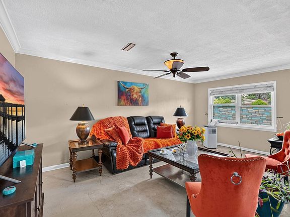 5th image of 212 Mimosa Dr