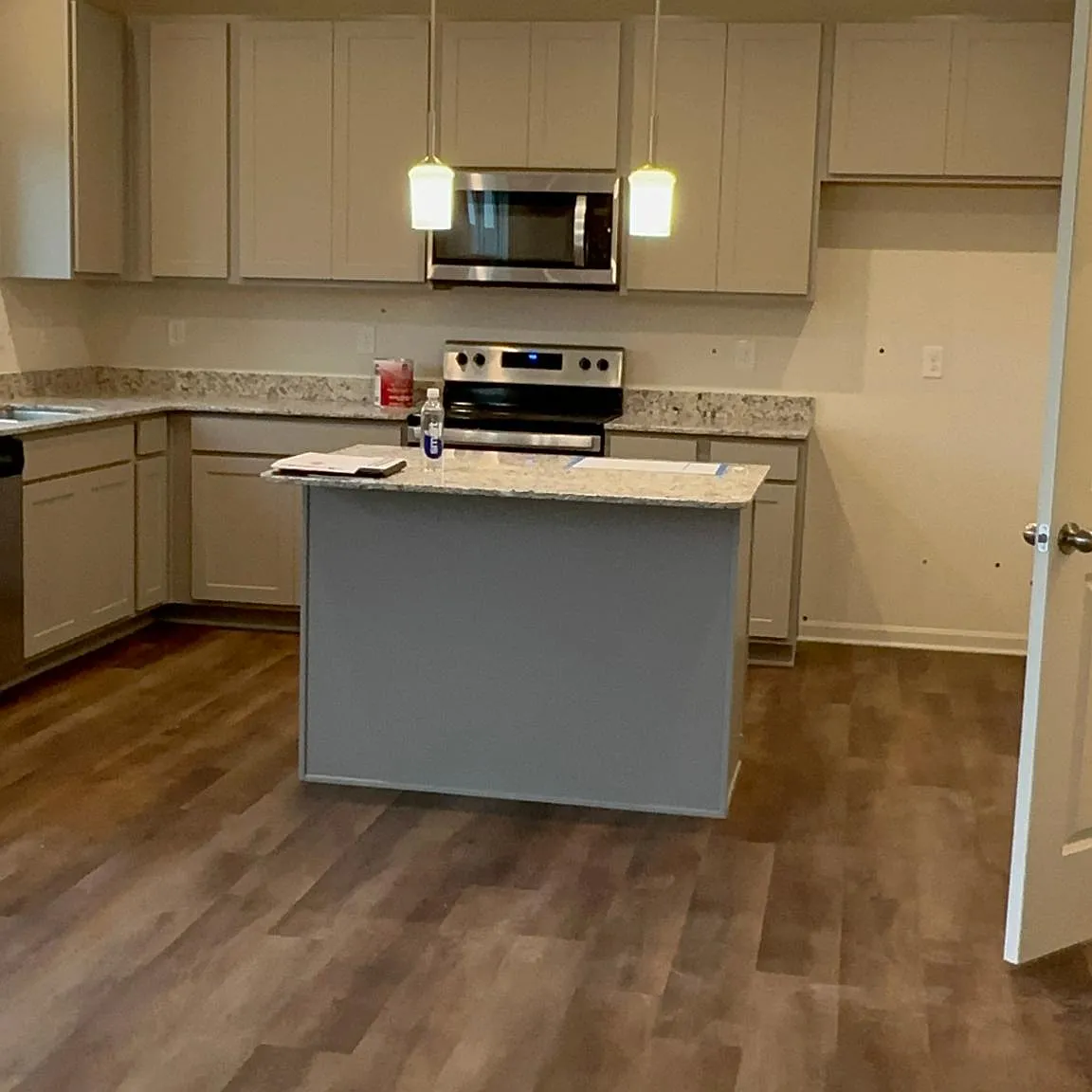 807 Harland Ct — Photo 2