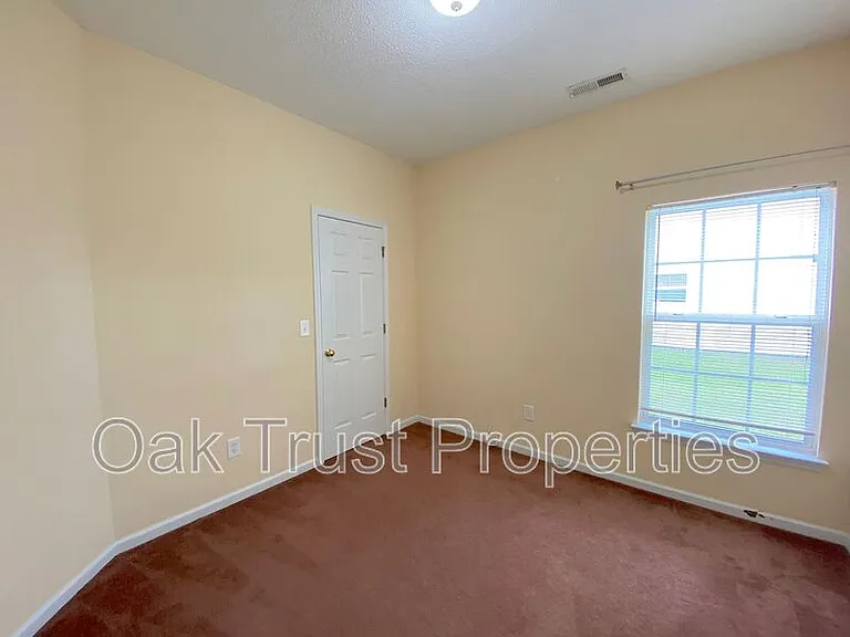 119 Speer St — Photo 8
