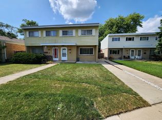 8916 Gross Point Rd, Skokie, IL 60077