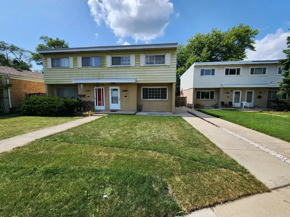 8916 Gross Point Rd, Skokie, IL 60077